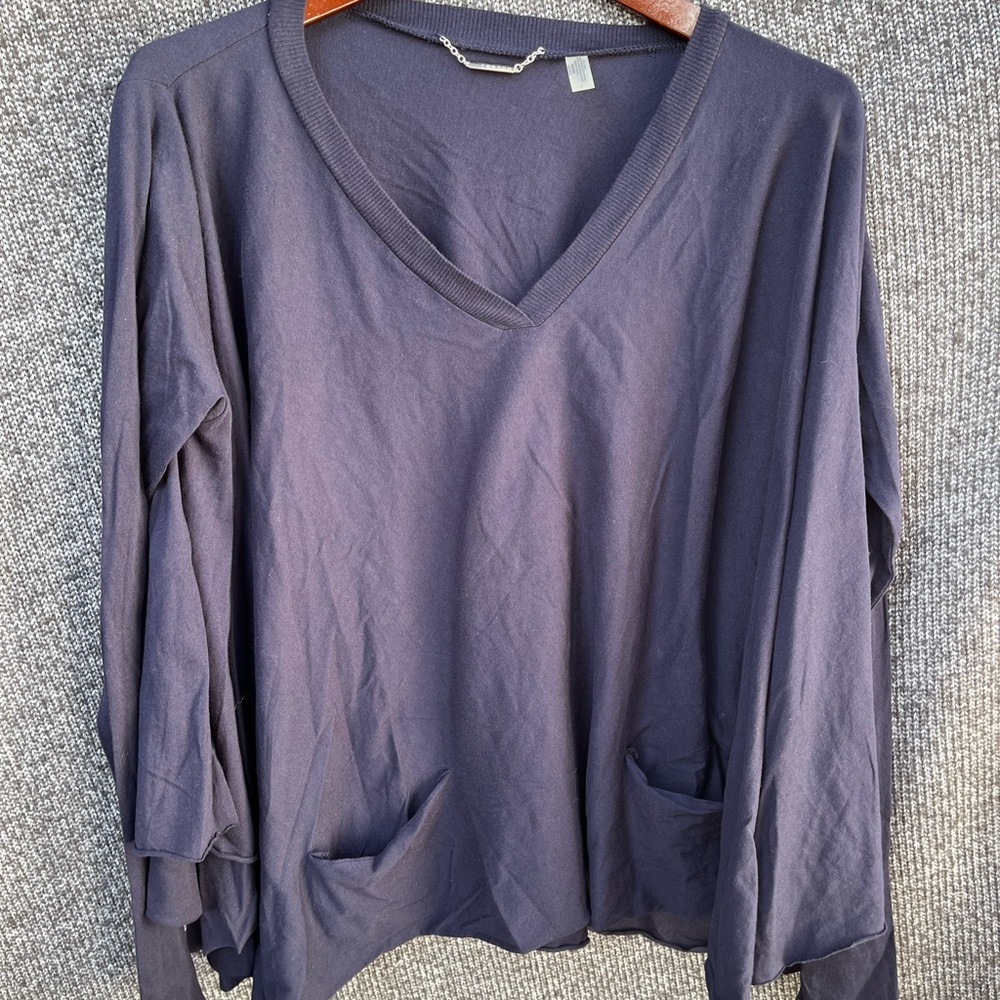 Corson Long Sleeve Women’s Shirt, size 2 (most likely fits size 16-20).